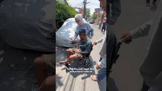 Download lagu Mom and Dad gave a wheelchair to their father who had a stroke. mp3 Download lagu Mom and Dad gave a wheelchair to their father who had a stroke. mp3