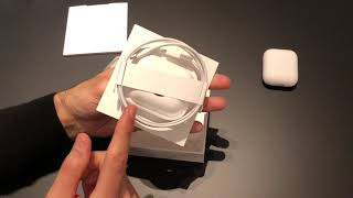 Apple AirPods with Wireless Charging Case (MRXJ2) - відео 1