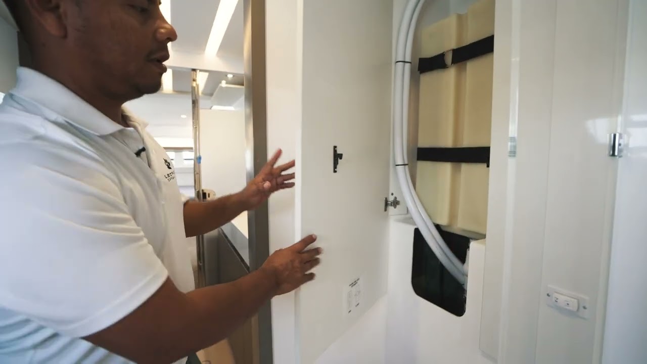 Leopard 53 Powercat - How To: Operating the Head