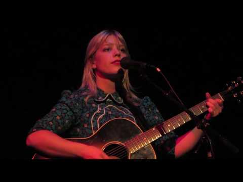 Basia Bulat - Go On - live @Falkendom Bielefeld, Germany on May 31st 2017