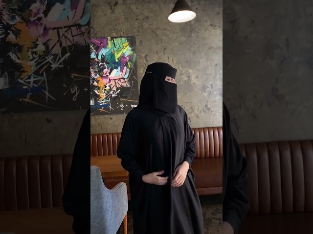 عباية بشت بياقة وجيب سحاب مخفي