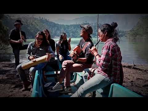 Nyanyian Kidung Jawi di Atas Perahu Telaga Warna Dieng
