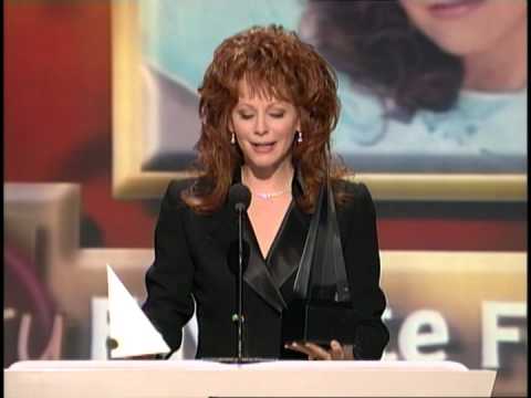 Reba McEntire Wins Favorite Country Female Artist - AMA 1996