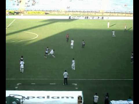 Ipatinga x Tupi - Drible Leandro Brasilia