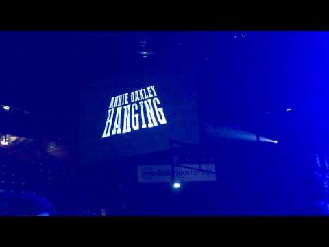 13 Steps Annie Oakley Hanging (Milano 07 02 17)