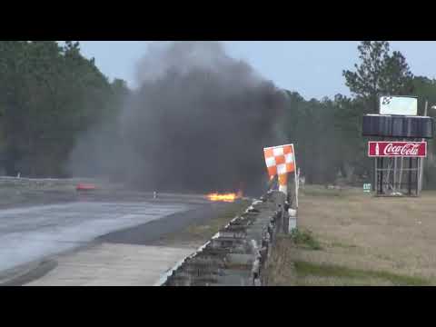 ACIDENTE GRAVE COM CARRO DE CORRIDA - CARRO VOA E PEGA FOGO