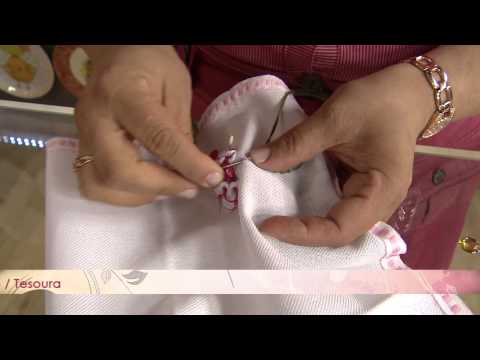 Aprenda a fazer bordados de Camélias abertas com passamanaria em uma toalha de rosto!