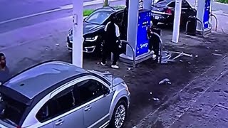 Thieves beat, rob man of $20K gold chain on Detroit&#39;s west side