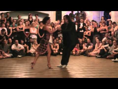  Juana Sepulveda  and  Mariano Frumboli  are  dancing  to  the  tango  "  A Fuego Lento  "