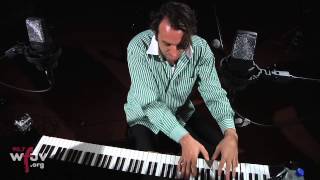 Chilly Gonzales - &quot;Knight Moves&quot; (Live at WFUV)