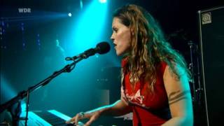 Beth Hart - &quot;Leave The Light On&quot; (live 2006)