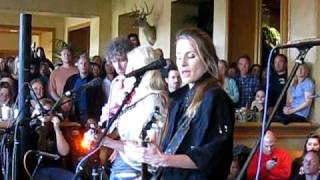 Court Yard Hounds (Dixie Chicks' Martie Maguire and Emily Robison)