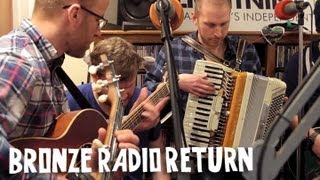 Bronze Radio Return - Shake, Shake, Shake - Live at Lightning 100