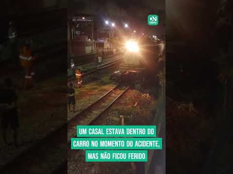 Trem de carga e carro colidem no bairro Vila União, em Fortaleza