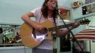 Madi Don&#39;t Leave - PlayRadioPlay!