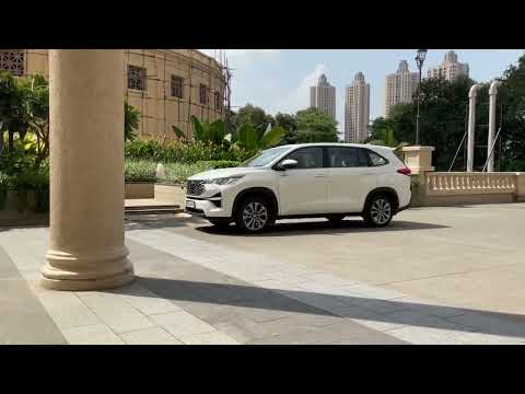 Innova Hycross ZX O Super White Road Presence #hycross #innova #carlovers #cars #toyota