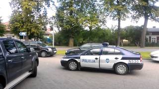 preview picture of video 'Policja daje przykad prawidowego parkowania Koscierzyna ORLEN'