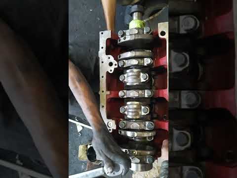 Bench torque and connecting rod of Hino W04 engine