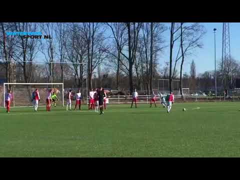 Ufuk Akkanoglu zorgt voor de 1-0 voor SVV (zo) in de wedstrijd tegen Fulle Speed