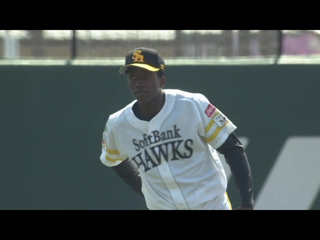 【春季教育】回転しながら送球!! ホークス・イヒネイツアのファインプレー!! 2024年3月12日 福岡ソフトバンクホークス 対 阪神タイガース