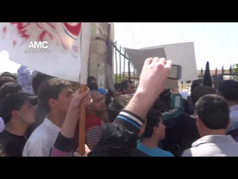 اعتصام أمام مقر الهيئة الشرعية في حي القاطرجي في مدينة حلب في جمعة "بخطوطكم الحمراء يقتل الشعب السوري"