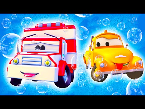 Amber der Krankenwagen - Tom der Abschelppwagens Autowaschanlage in Car City 💧 Cartoons für Kinder