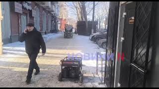 Обледеневшие центральные улицы Николаева начали посыпать реагентами (видео)