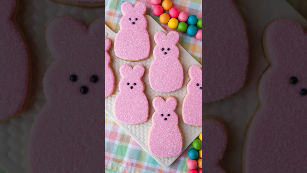 Peep inspired bunny cookies for Easter #cookiedecorating #royalicing #easter