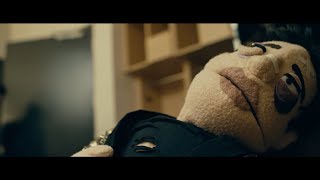 Beebo está de volta em clipe inédito do Panic! At The Disco