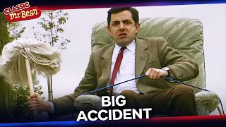 Bean Crashed! | Classic Mr Bean