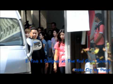 111202 E-Teuk & Donghae at Thai Red Cross Society - หลังแพคของเสร็จ