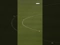 ? KRANKZINNIG TRICKSHOT: bal komt precies op de middenstip! ?