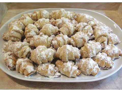 Mini croissants à la confiture / Cornulete cu magiun/ Crescent cookies with jam/ Рогалики с повидлом