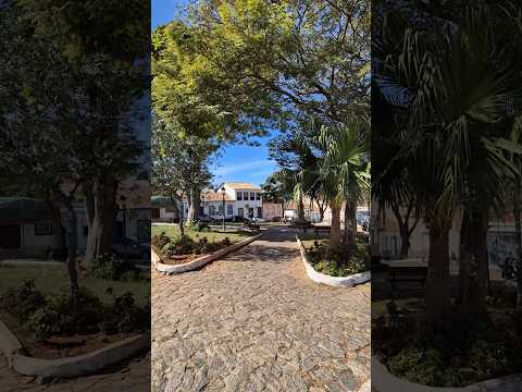Praças no entorno da Igreja de N. Senhora das Mercês #saojoaodelrei #turismo #minasgerais