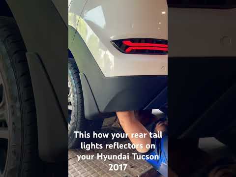 This how you change rear taillight reflectors on your Hyundai Tucson 2017 #bigbraintime #tucson2017