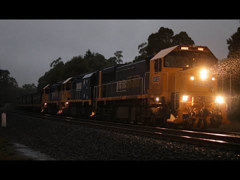 XR552, XR550 and XR555 on Pacific National's 9157 Charlton grain at Warrenheip Bank 5/3/22