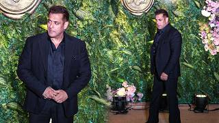 Download lagu Salman Khan Makes Stylish Entry at Komal Nahta Son Pre Wedding Party mp3