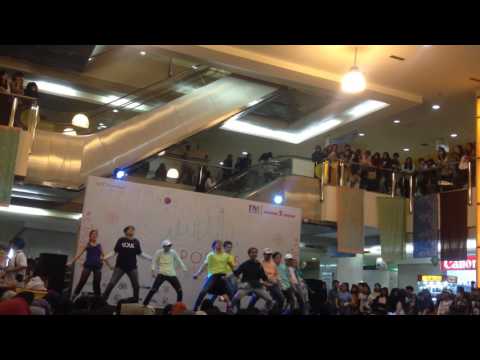 BarbiesKingdom Dance Cover // KpopNgabuburit 2017 at Mangga Dua Square