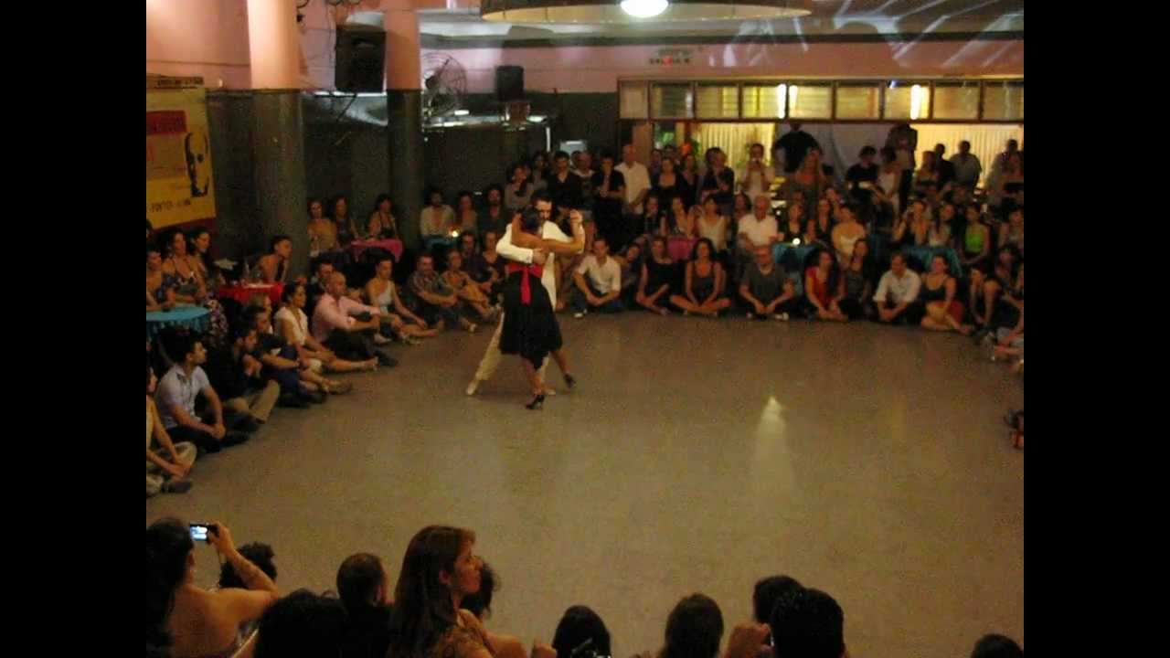 JAVIER RODRÍGUEZ Y VIRGINIA PANDOLFI  en ¡Viva la Pepa! milonga. Noche 3 generaciones.