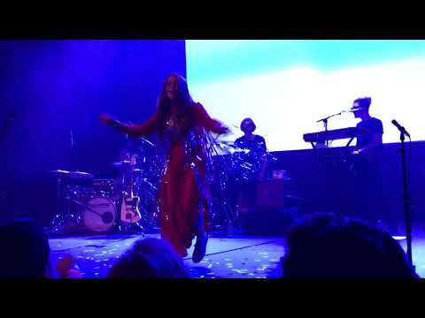 Maggie Rogers "Alaska" live at the Fonda Theatre in LA on 08-11-17