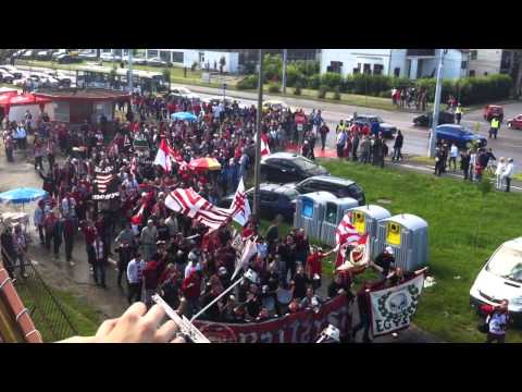 A Diósgyőri Ultrák bevonulnak a stadionba 2013.06.02.