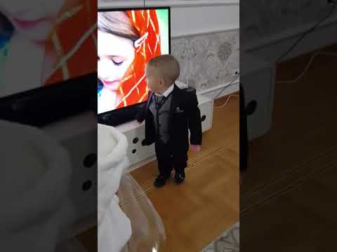 Sam Muja : Albanian Baby Dancing