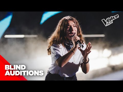 Asia si esibisce in “Sogna, Ragazzo, Sogna” di Roberto Vecchioni | The Voice Kids 3 Blind Auditions
