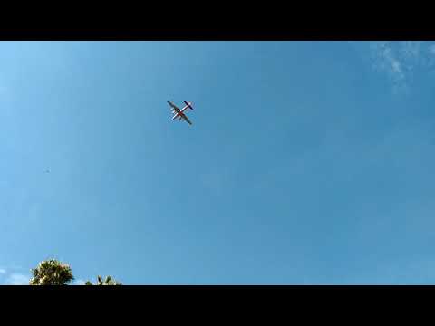 2 planes almost collide into each other