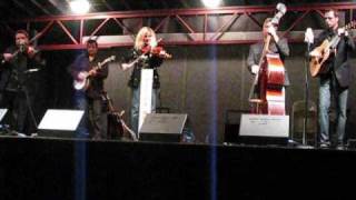 Rhonda Vincent SPBGF 2009 05 29 2237 "Just Someone I Used to Know" 04:04