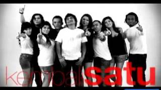 Download lagu KEMBALI SATU - Indra Lesmana feat. Nania,Micky,Monita,Glenn,Nobo,Teza,Gaby,Marsya mp3