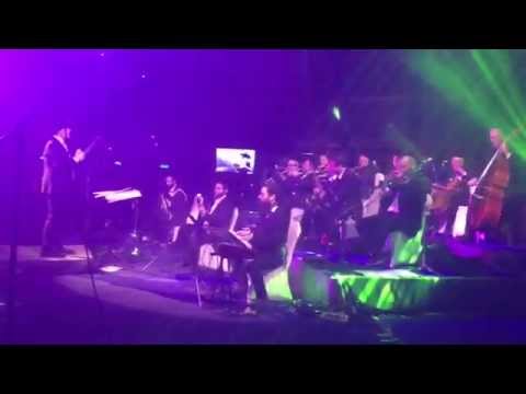 המוסיקאי והמנצח יואלי דיקמן בביצוע מטורף למחול החרבות .Yoeli Dikman conducting the Sabre dance