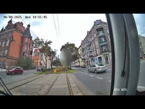 Szczecin. Tramwaj vs. hulajnoga. Wideo ku przestrodze!
