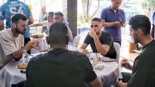 Download lagu MENJAMU PARA PEMAIN DAN PELATIH PERSIB #umuhmuchtar #persib  mp3