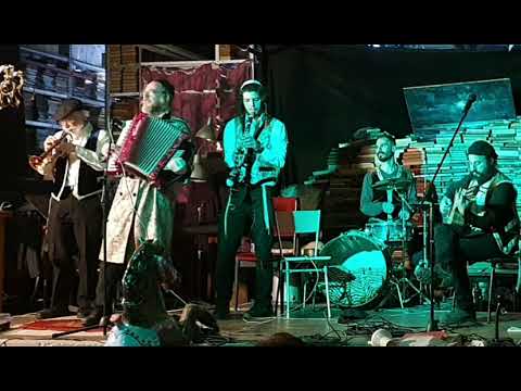 הלל חריר מנגן בכליזמר בר בתל אביב